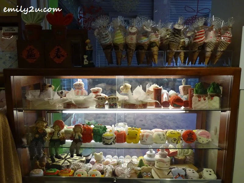 cake cabinet