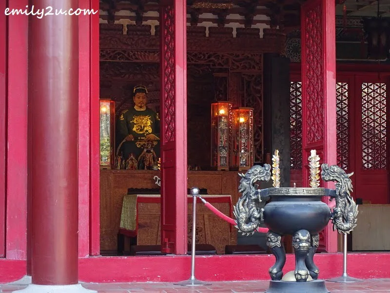 Koxinga sits at the main altar