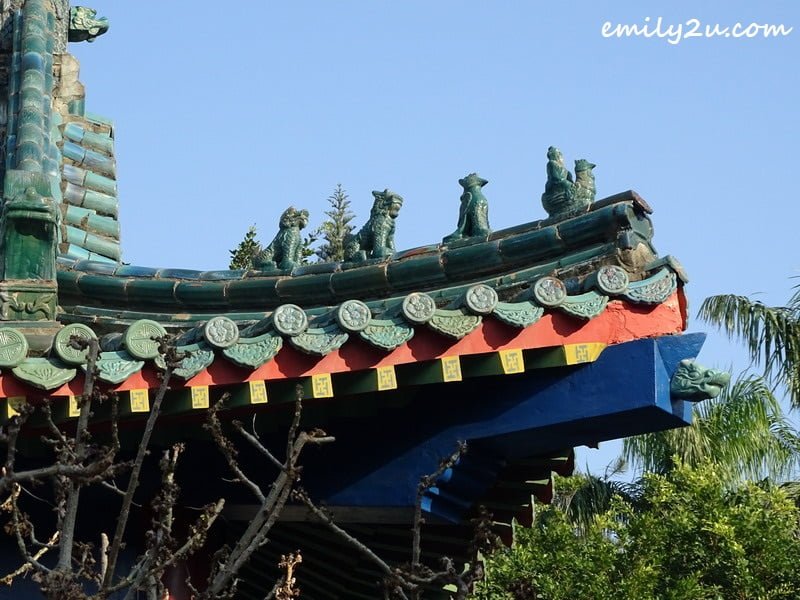 temple roof folk art