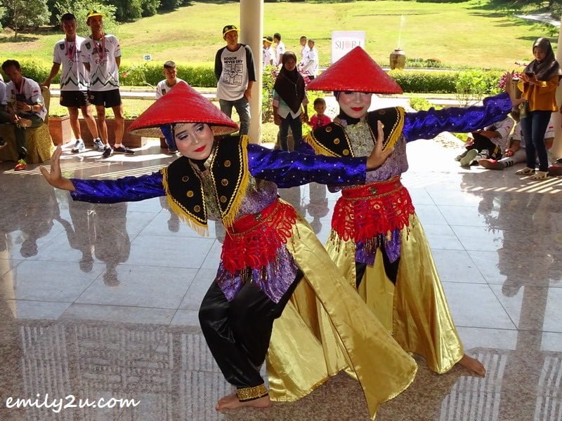 another traditional Indonesian dance to conclude the event