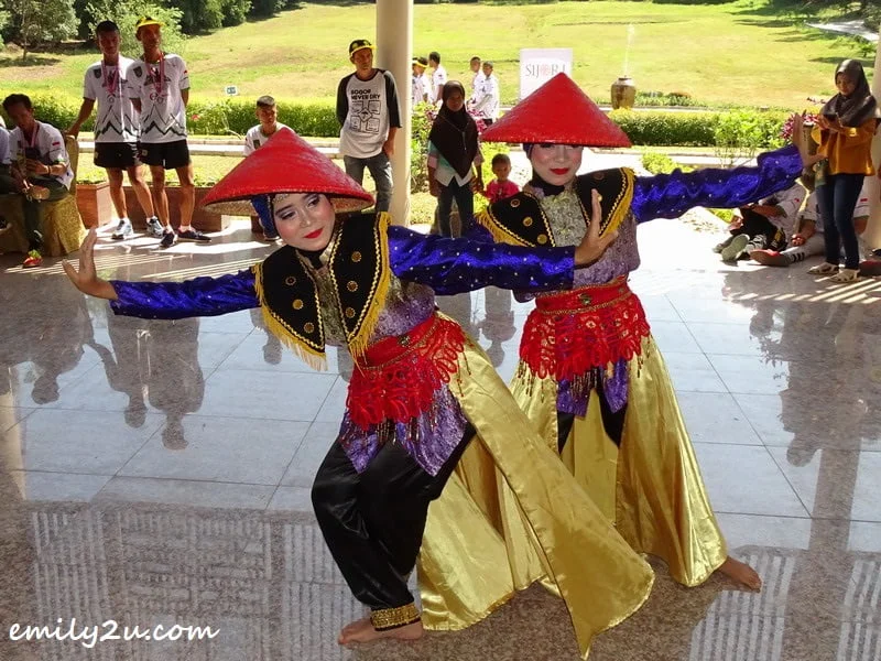 another traditional Indonesian dance to conclude the event