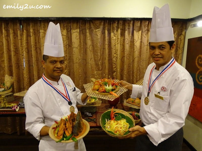  Chef Azman Azelah (L) and Chef Nasir Shah, the Gold Medalist winners at the 1st Malaysia Chefs & Cooks Congress 2019