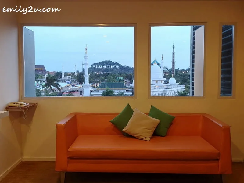 lift lobby overlooks Gedung Astaka