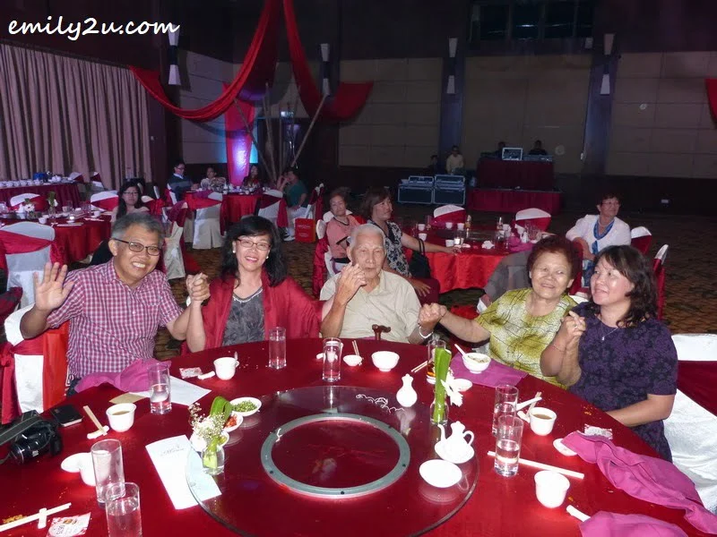  L-R: Michael Chow Kah Miew, Julia Yeow Choy Wan, Yeow Weng Fee, Tan Eng Choo & Jeslyn Yeow Choy Hoong