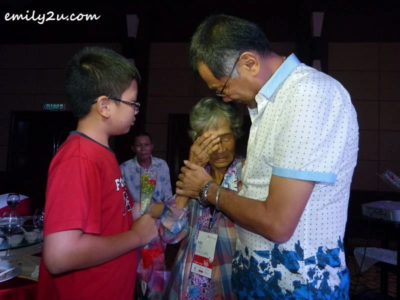 Tee Chu Lian was very touched by the proceedings during the dinner - beside her are son Low Sar Yan and grandson