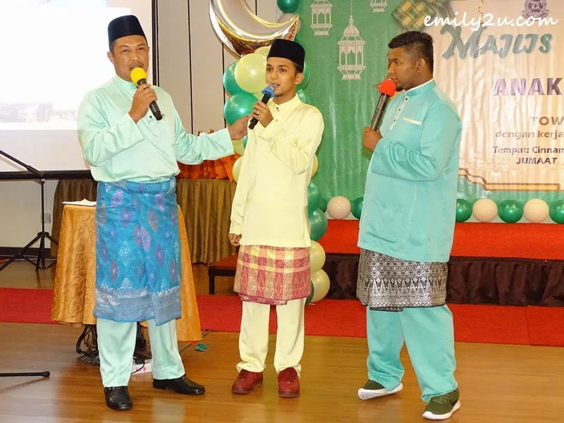  Aiman Tino (centre)