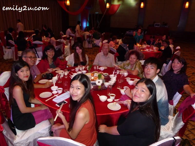  Yeow Weng Fee (in wheelchair) and his family at the gala dinner