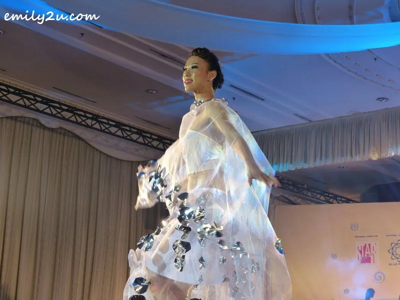  Danielle Wong Kar Wai in a thematic dress designed by Sonny Foo