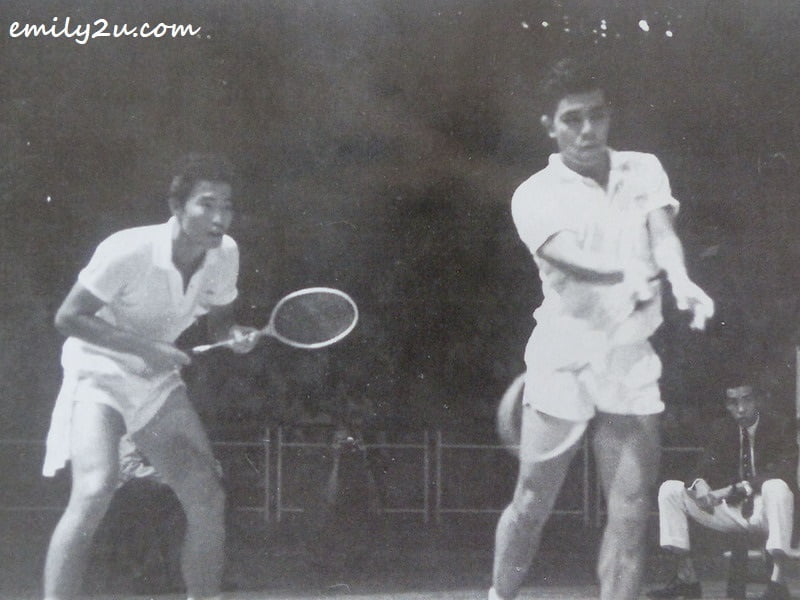 Tan (L) with his partner Ng Boon Bee (R) during a match