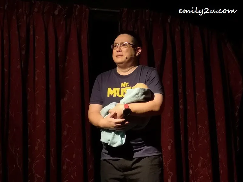 Lee and his baby daughter