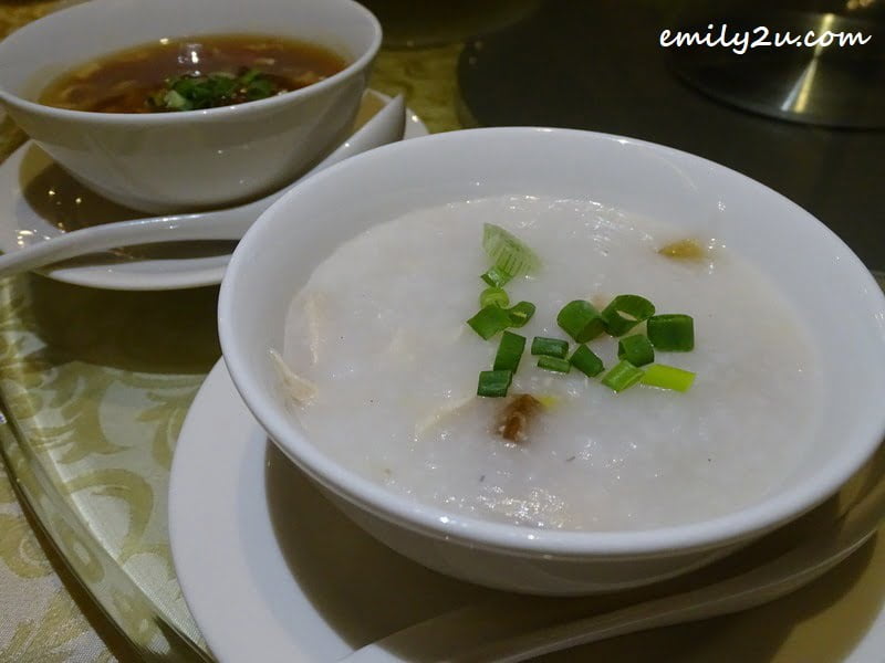  Congee with Century Egg & Shredded Chicken