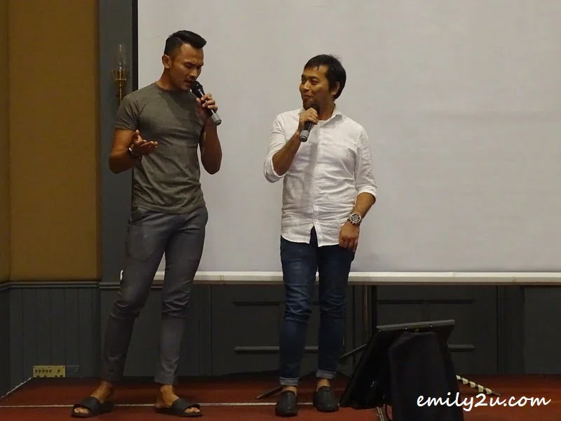 Ijoy (L) and Rosli duet at karaoke