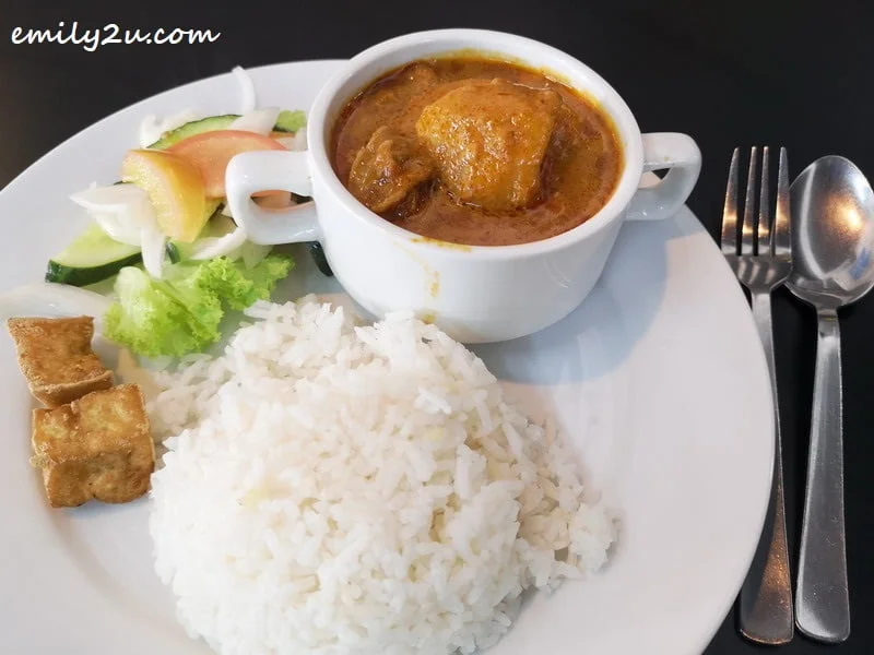  Hainan chicken curry with white rice