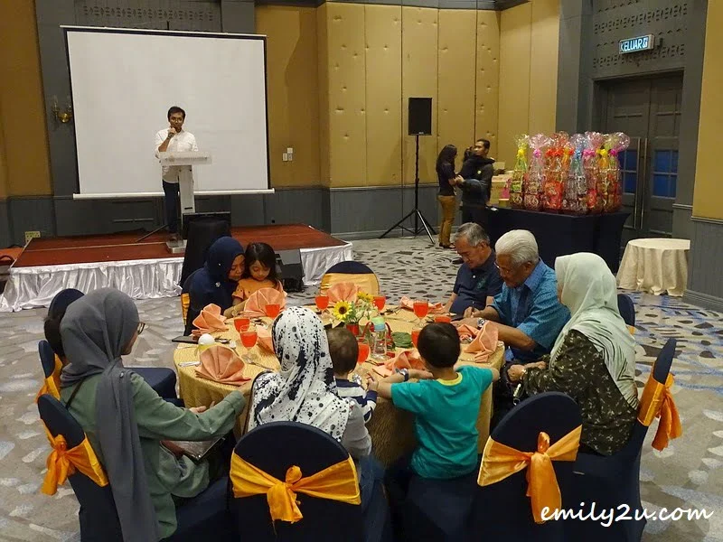 President of Kelab Sukan & Kebajikan Media Perak (KSKMP) Rosli Mansor gives a speech