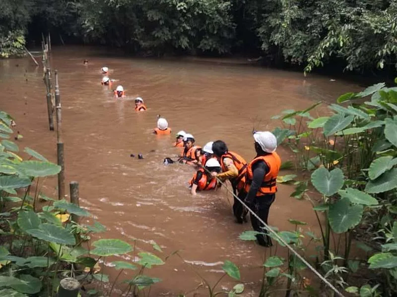 crossing muddy waters to begin the 6th Mile Tunnel challenge