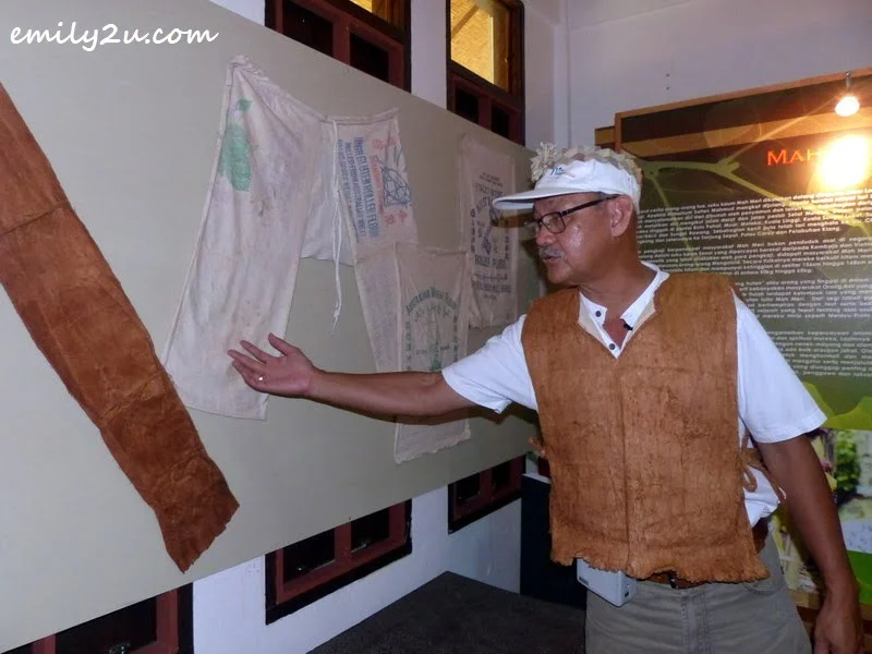 Rashid Esa explains the tree bark cloth