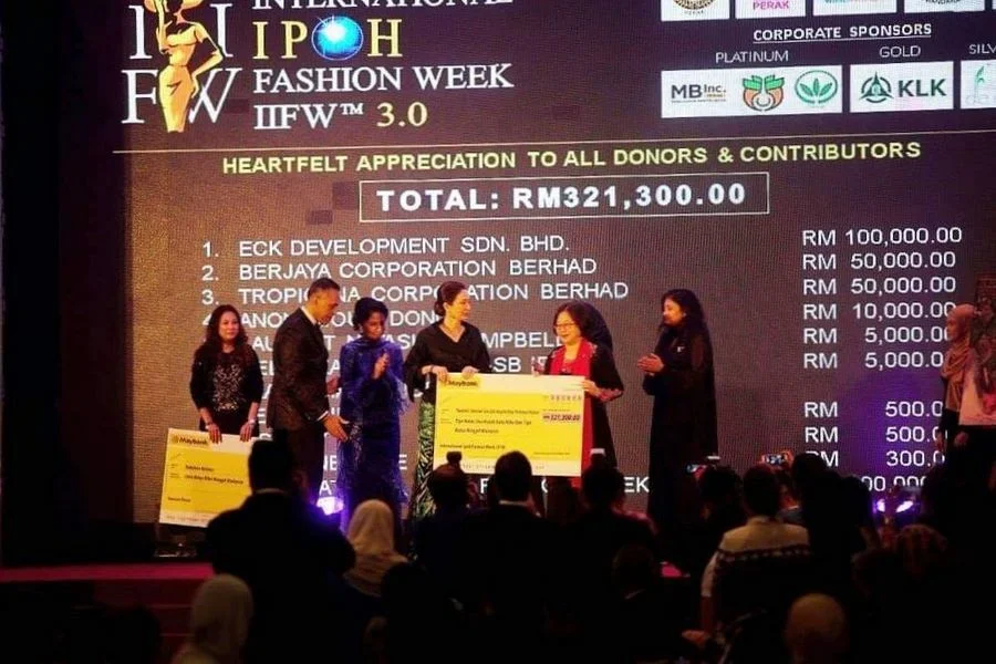 4. presentation of mock cheques