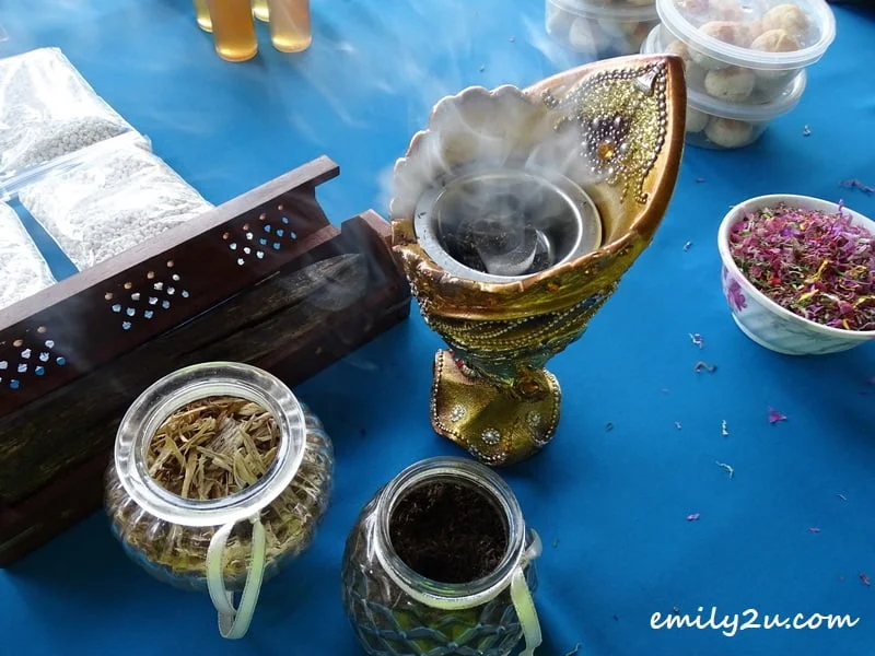 gaharu incense
