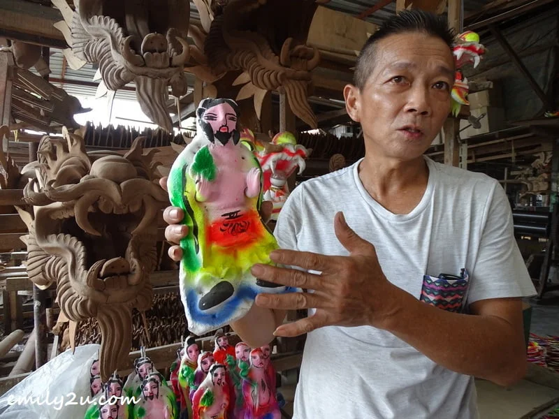 Mr Tan of Hun Leng Heong Hang explains his joss stick-making process