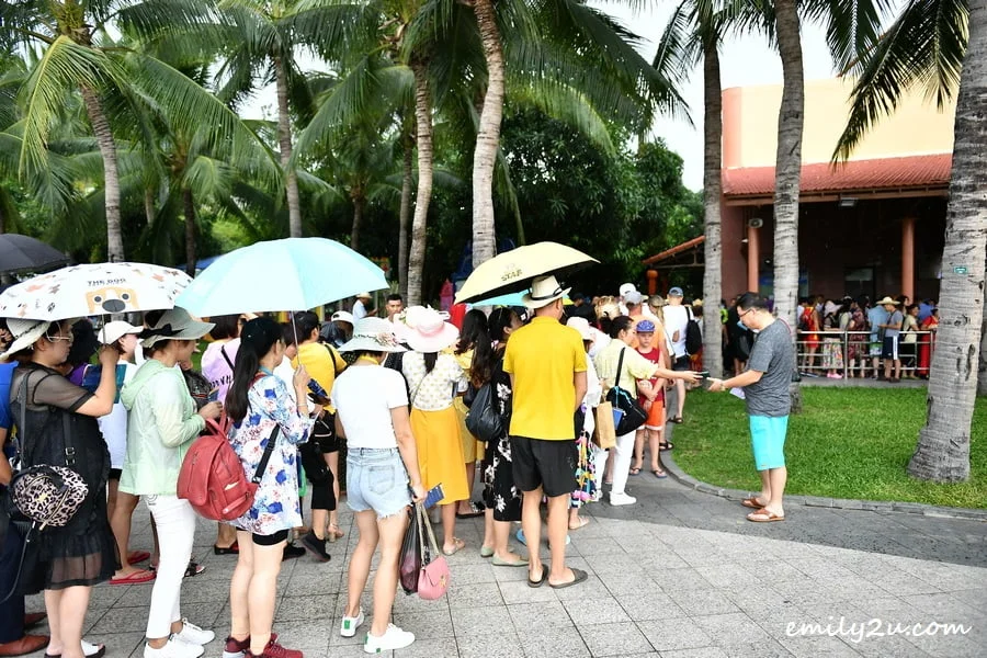  long queue for cable car