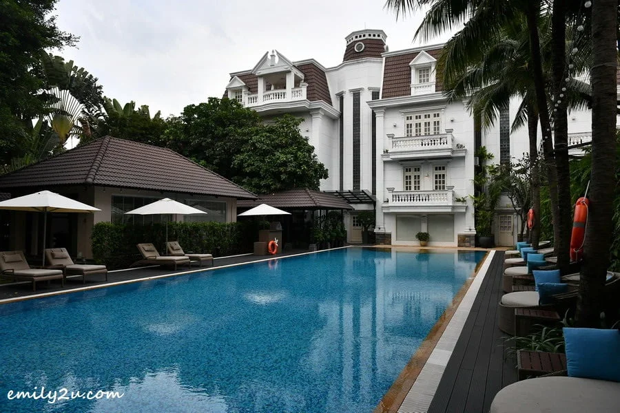 swimming pool