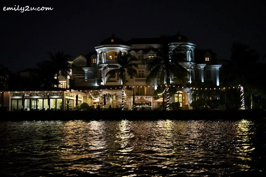 Villa Sông Saigon at night