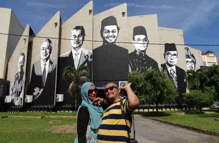 Kuala Terengganu’s Latest Attraction: Mural Portraits of Malaysia’s Seven Prime Ministers