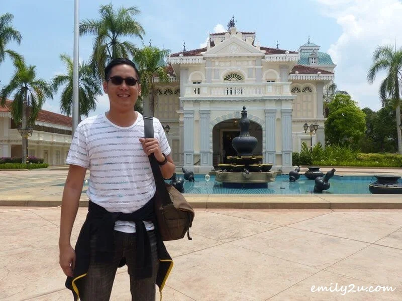 posing in front of Galeri Sultan Azlan Shah, Kuala Kangsar