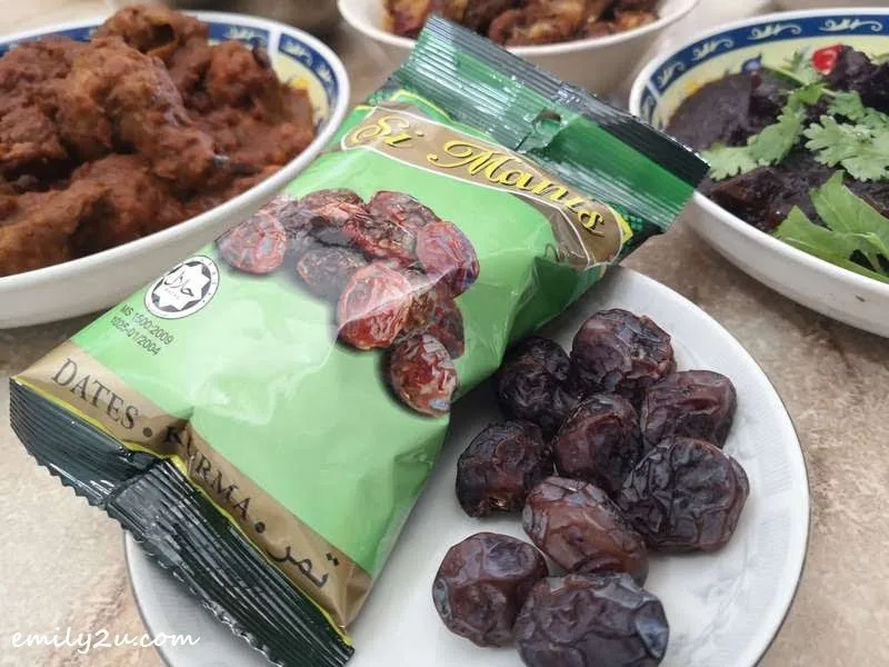 Ramadhan @ Home Package 2 comes with two complimentary packets of kurma (available while stocks last)