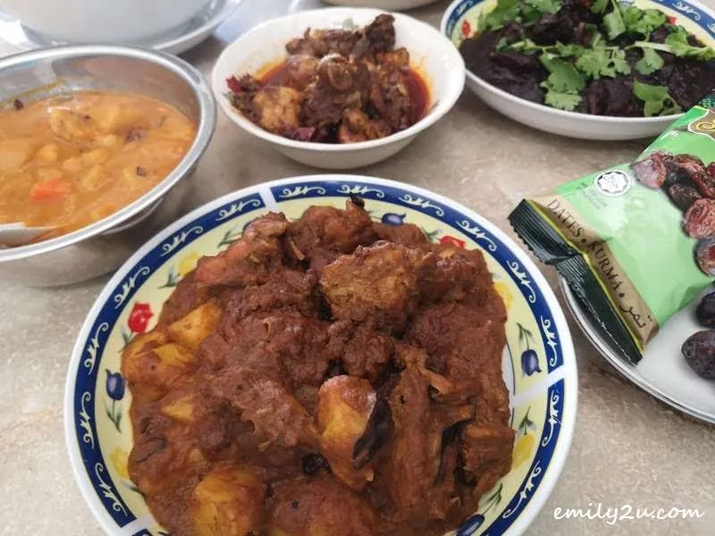 Chicken Masala (with self-added cubes of potatoes)