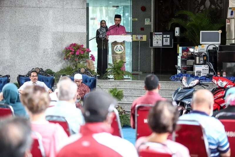 Ipoh City Mayor Dato’ Rumaizi Baharin delivers a speech