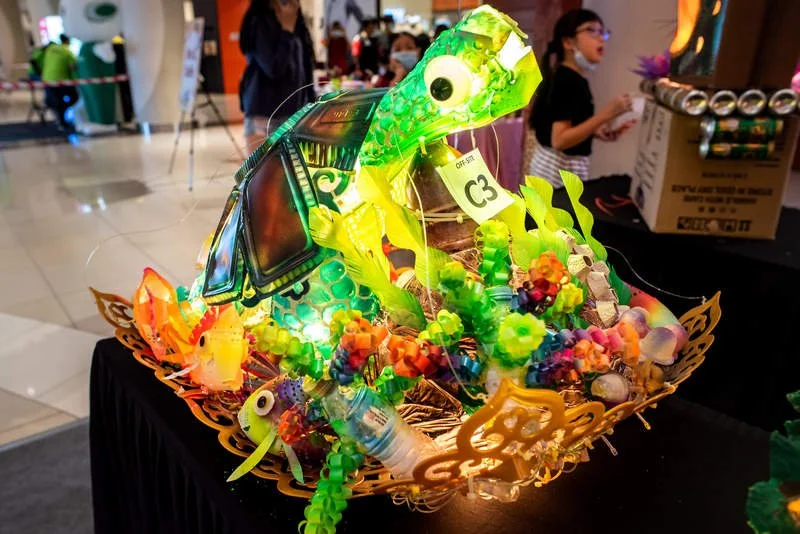 Lantern with the title “Tear of the Ocean” won the hearts of the judges in the Off-site Category, is a creation by Chow Weng Hoong.