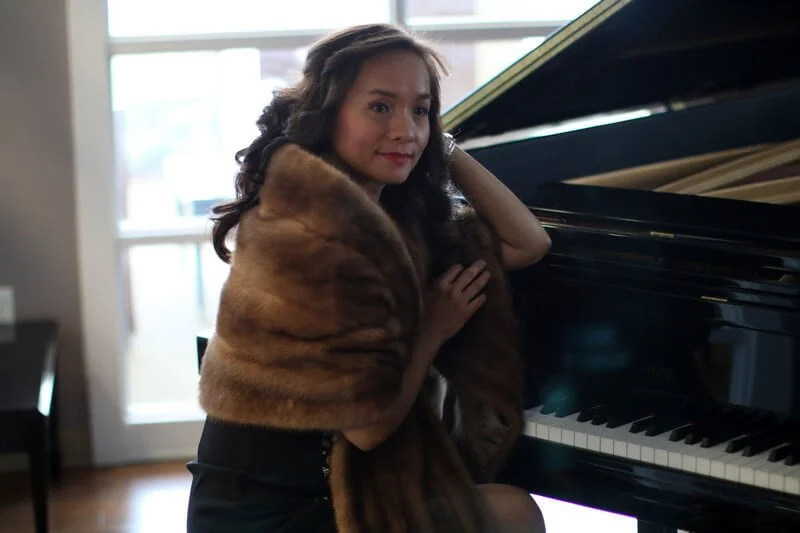 Lynn Yew Evers at her grand piano