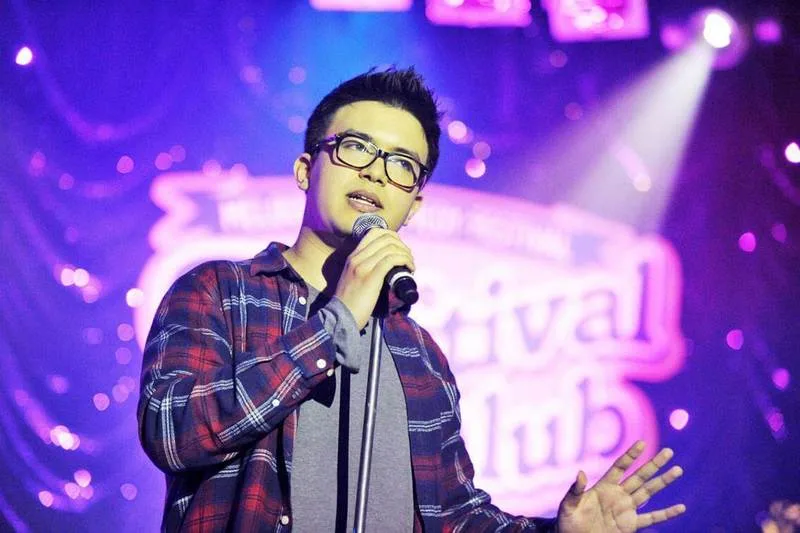 performing at the Festival Club in Melbourne (photo credit: Phil Wang)