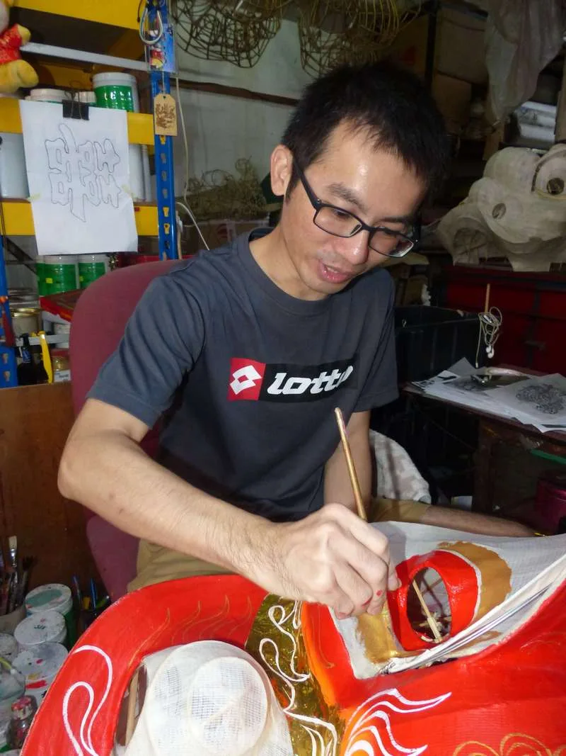 Wong Chee Wah paints the head