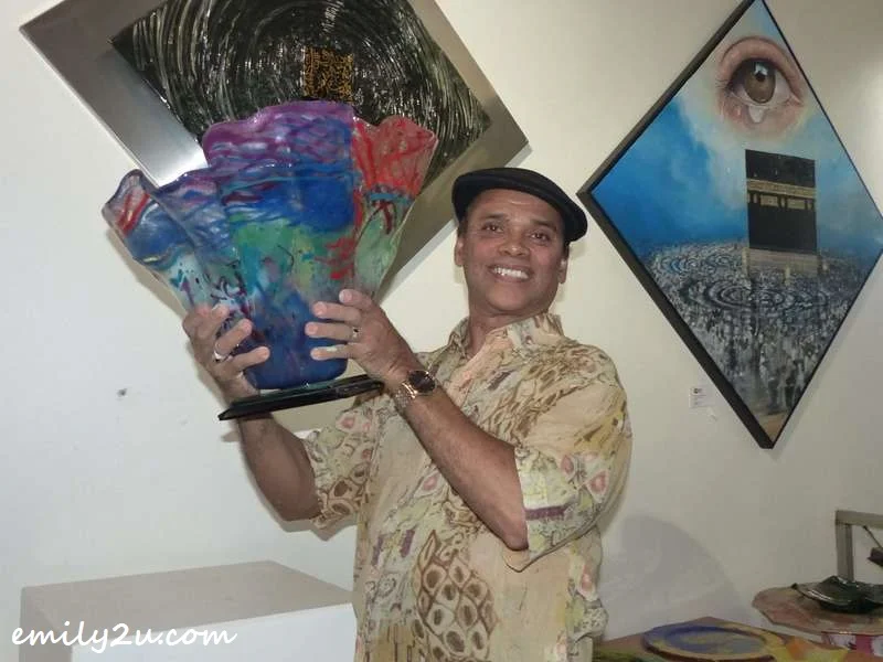 Raja Azhar holds up a Zikir vase