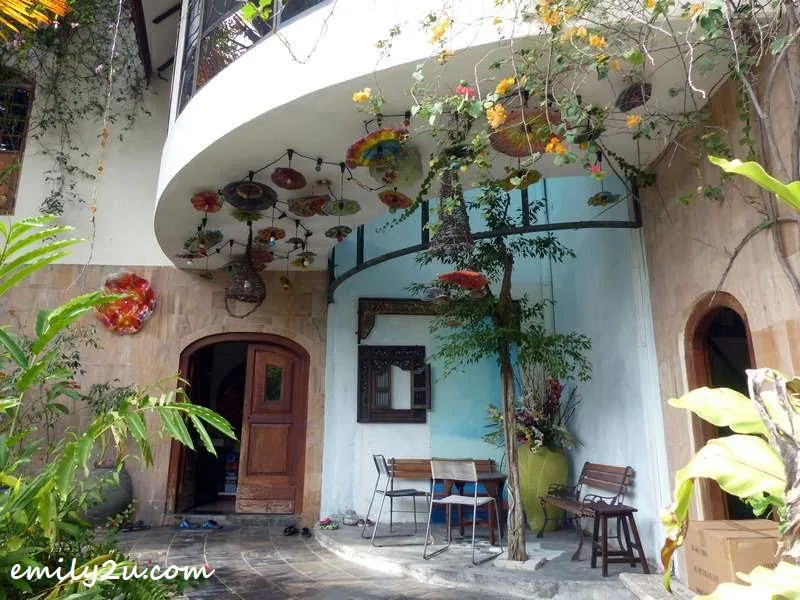 glass sculptures adorn Raja Azhar's home-cum-workshop