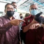 Ipoh City Mayor Datuk Rumaizi Baharin plays with a bird