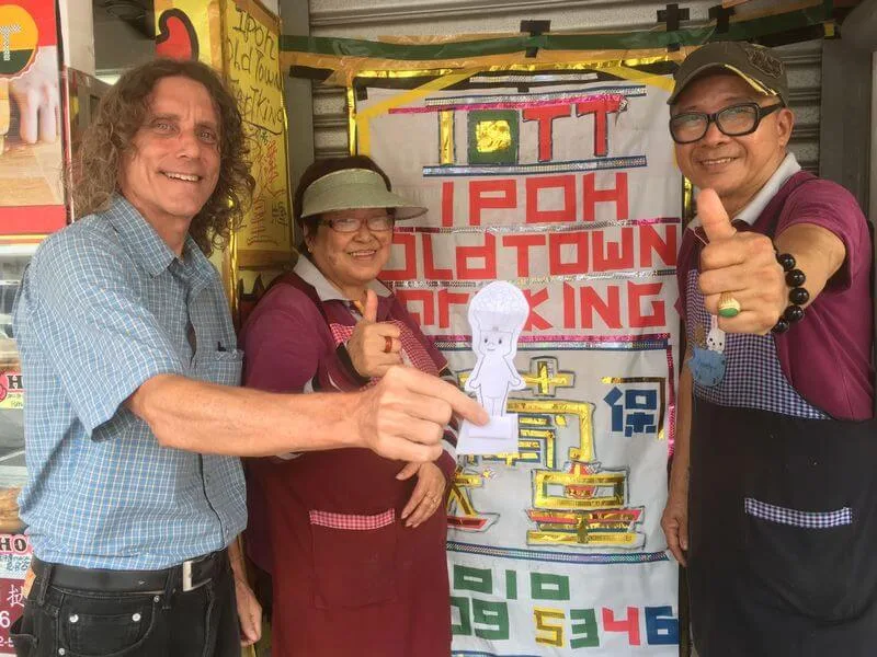 Black introduces Bubiko Foodtour to Ipoh hawkers