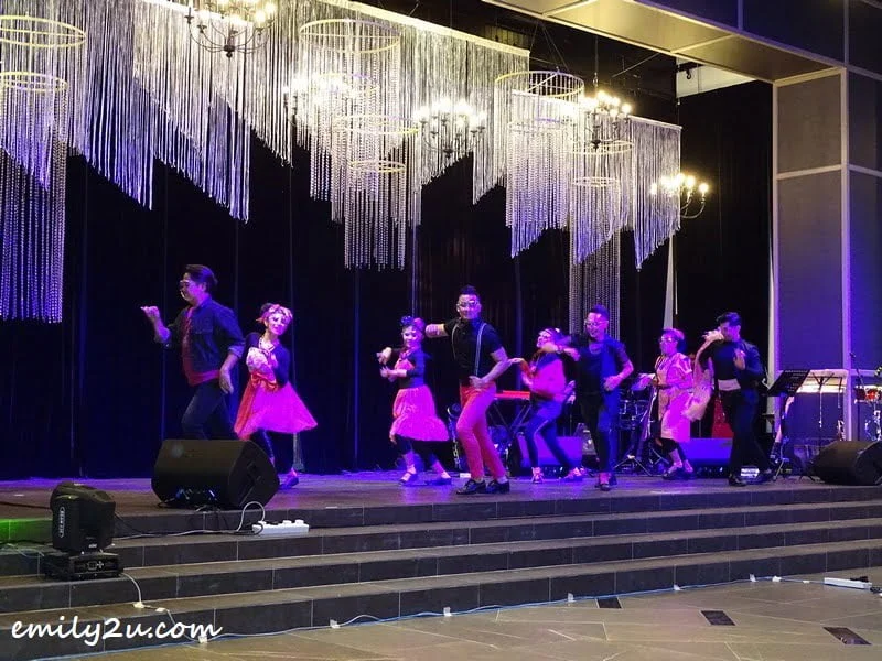 opening dance by Gema warisan Budaya to the song, Let's Twist Again