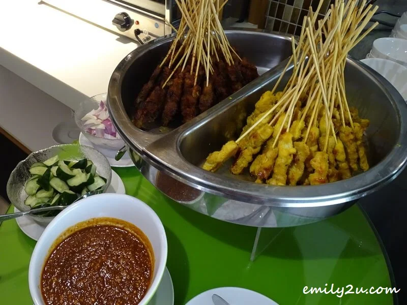 Lamb (L) & Chicken Satay
