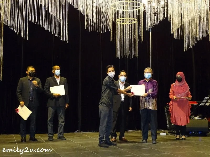 Mayor presents certifications of appreciation to MBI Prihatin partners