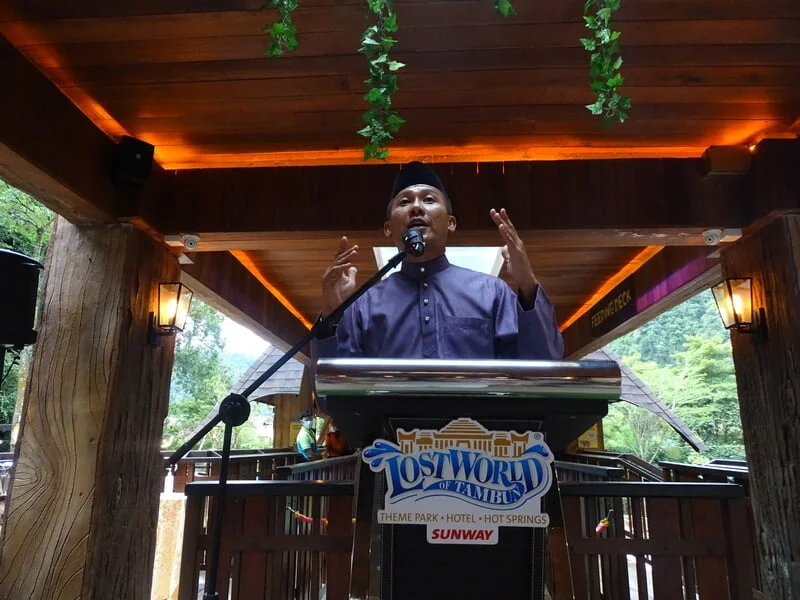 Nurul Nuzairi, General Manager of Sunway Lost World Of Tambun, welcomes guests