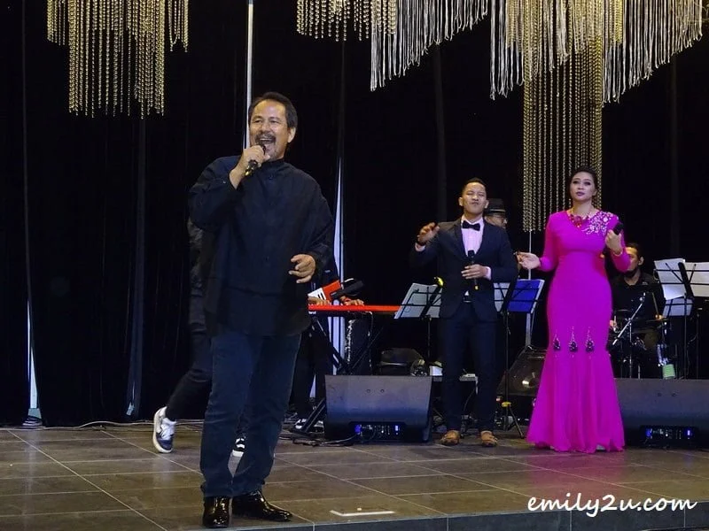 Dato' M. Nasir entertains guests