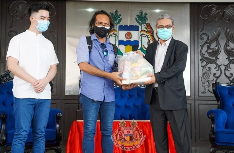 30 Stringers Receive Care Packs From Daboba Under MBI Prihatin Programme
