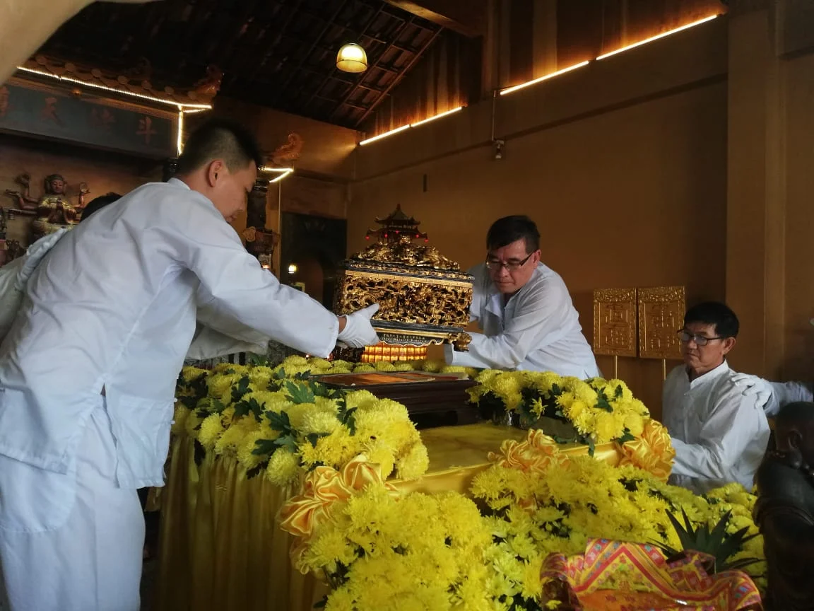 installation of the Imperial Seal at the special altar