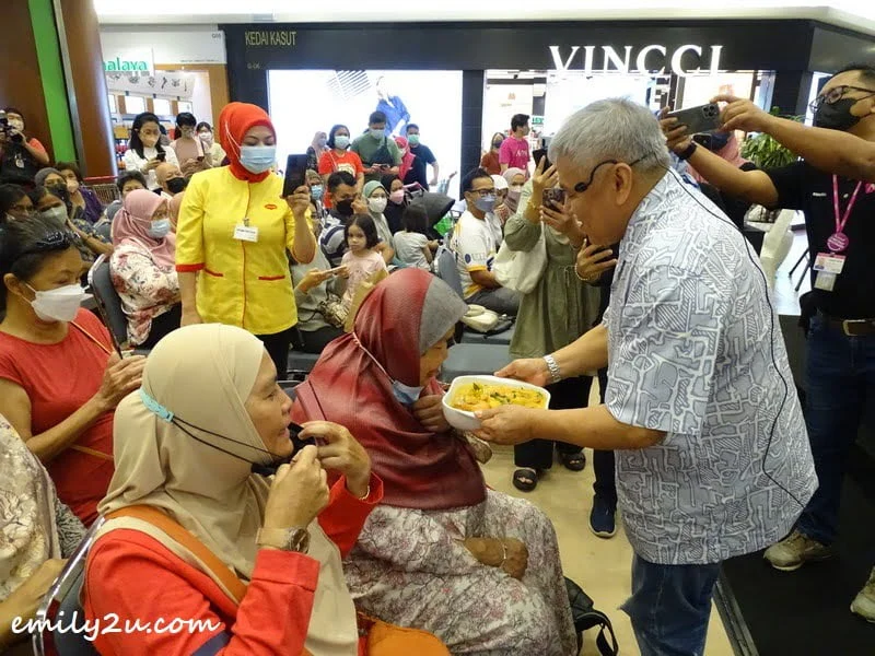 members of the audience get to take a whiff of the dish by Chef Wan