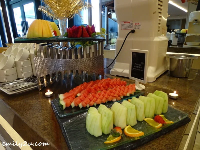 Tropical cut fruits