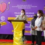 DYMM Tuanku Zara Salim, Raja Permaisuri Perak Darul Ridzuan, officiated the launch of the "Purple Truck"