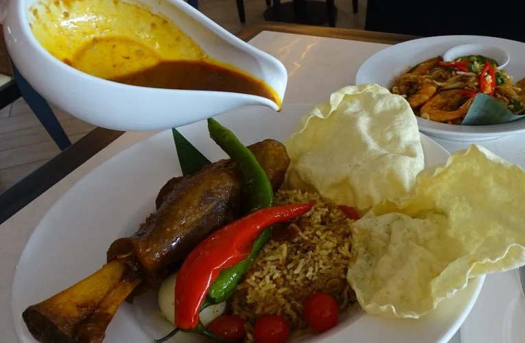 Yummilicious Tender & Juicy Lamb Shank Briyani with Teh Tarik